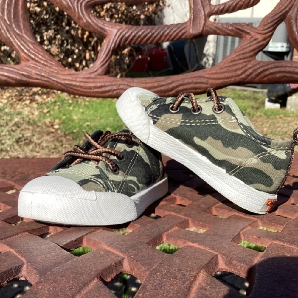 Osh Kosh B’Gosh Westley Green Camo Canvas Sneakers Size 4 Infant